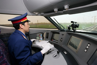 重庆铁路专业学校解析铁路乘务员主要是做什么的