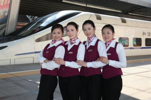 四川铁路技工学校解析女生学铁路乘务员就业前景好吗
